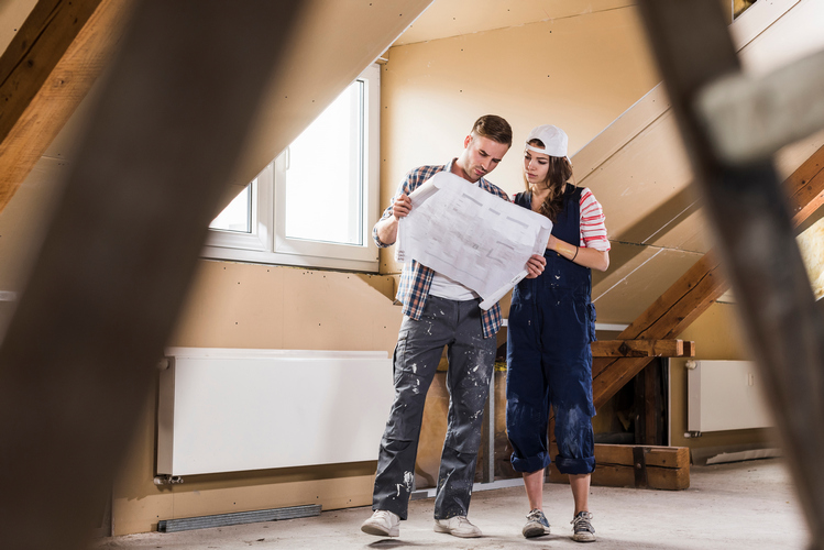 couple qui vérifie la garantie nominative