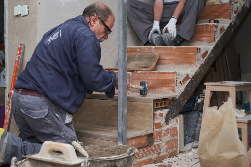 Réparer un escalier en bois qui bouge