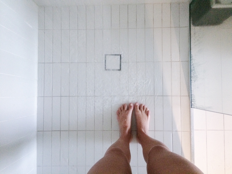 Quand faut-il refaire un joint de salle de bain plutôt que de le nettoyer ?
